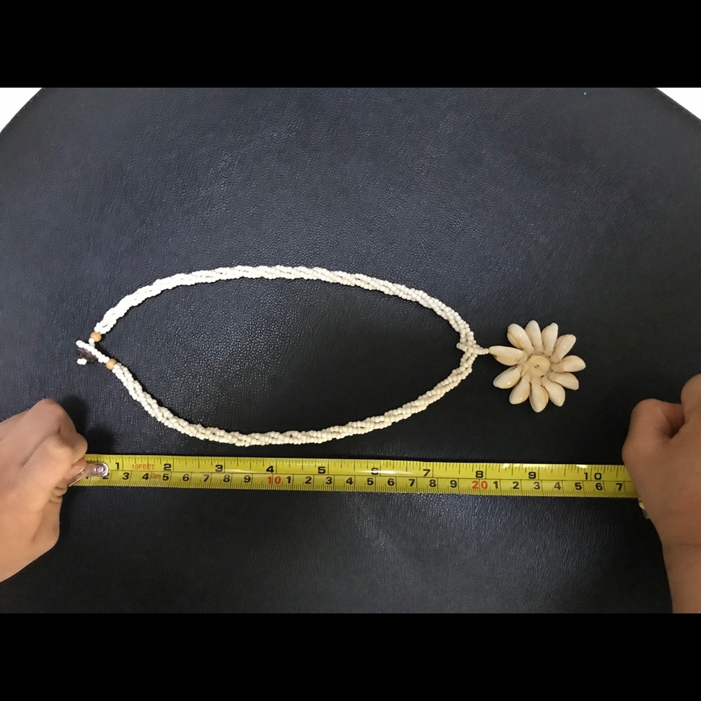 $3 If Bundle: Shell flower and bead necklace - Picture 5 of 8